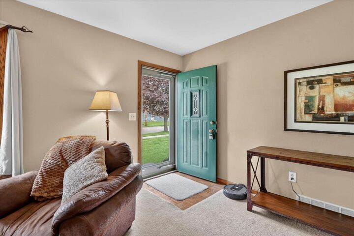 Property Photo:  2215 S Grant Avenue  WI 53546 