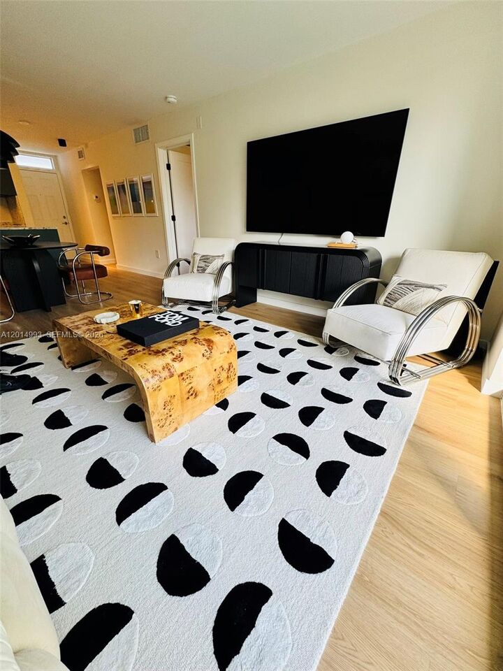 Property Photo:  1045 10th St 302  FL 33139 