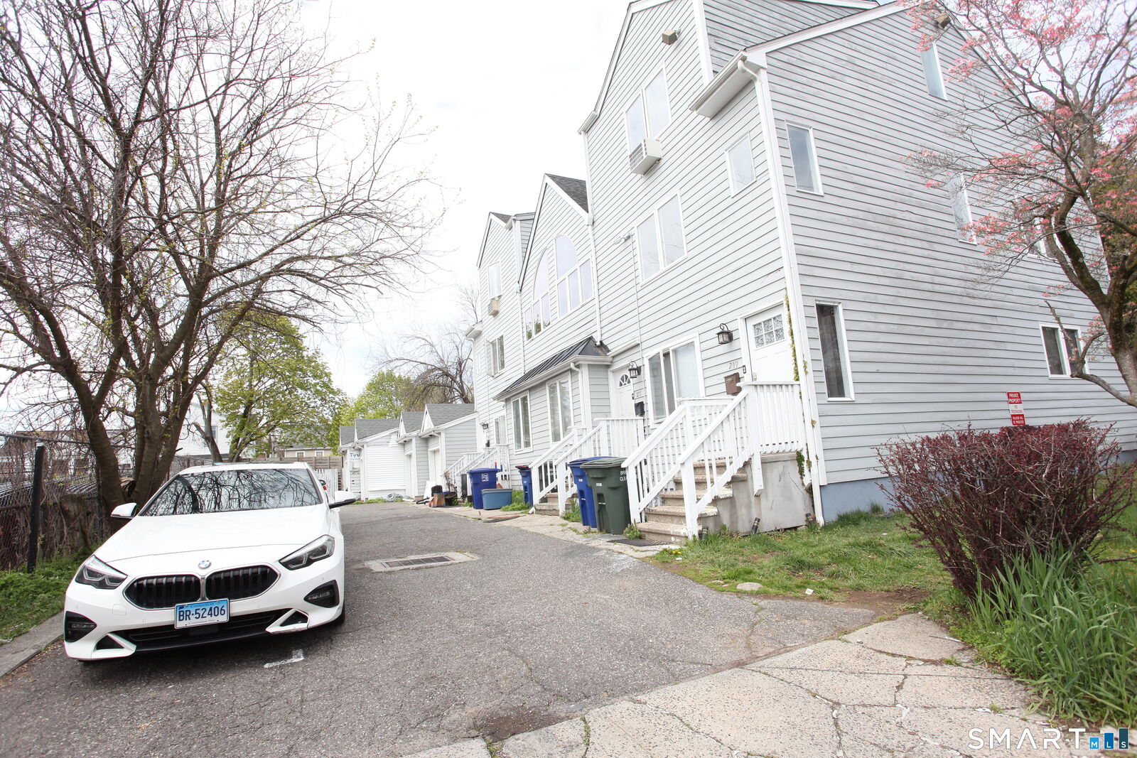 Property Photo:  