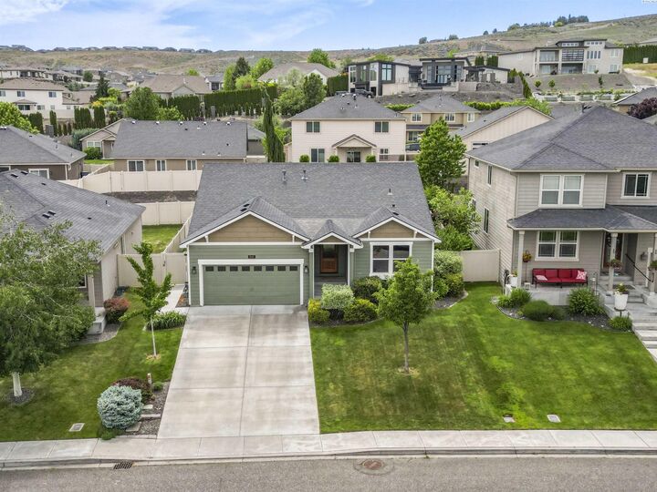 Property Photo:  1547 Purple Sage St  WA 99352 