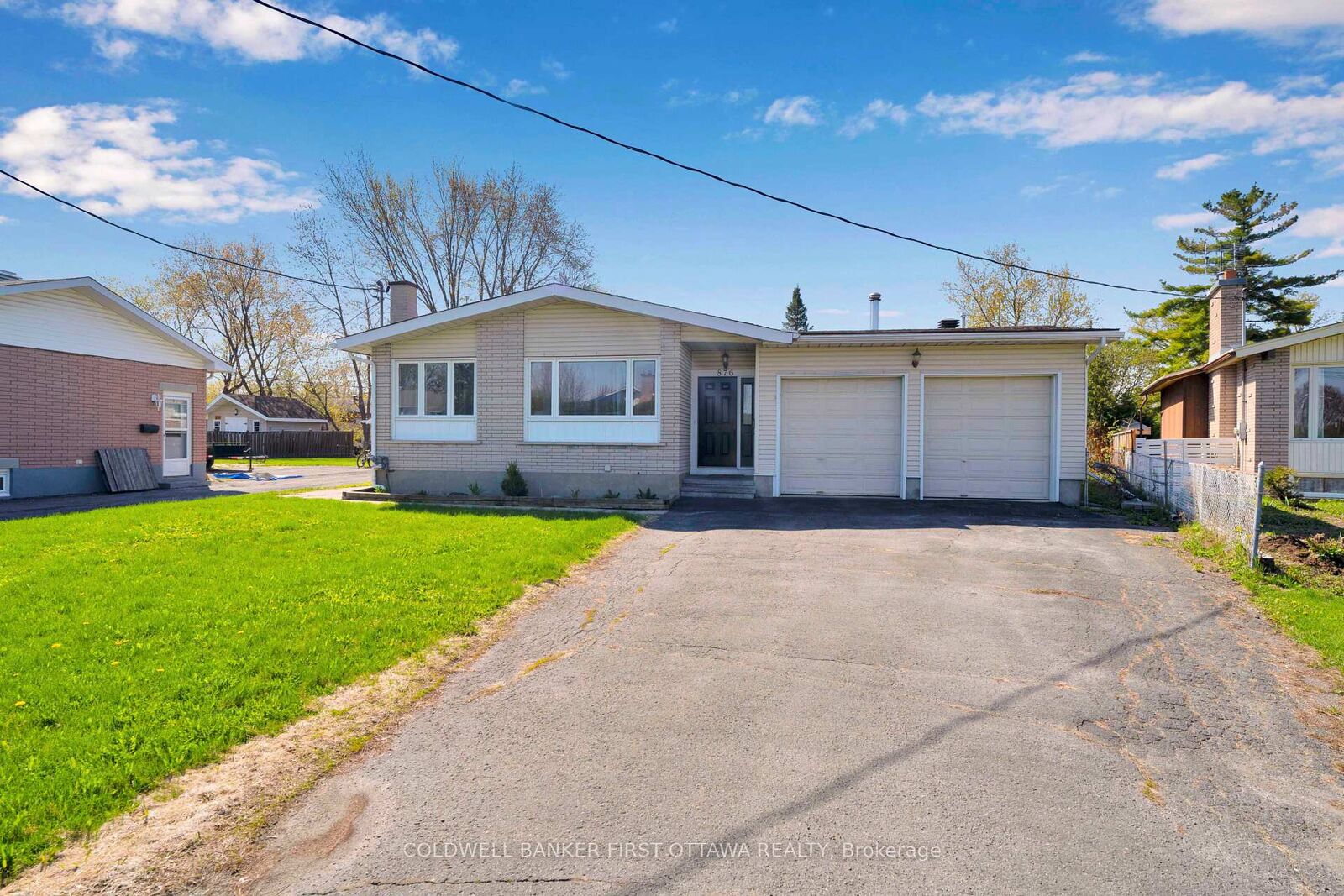 Property Photo:  876 Balsam Drive  ON K1E 1B5 