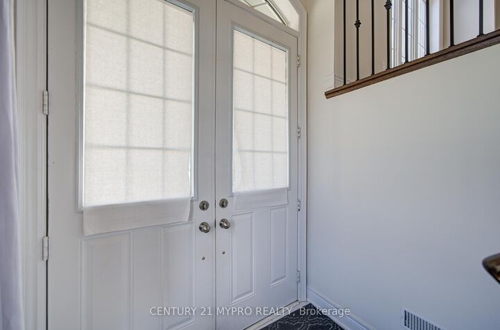 Property Photo: 7 Latchford Lane ON L4C 7V6