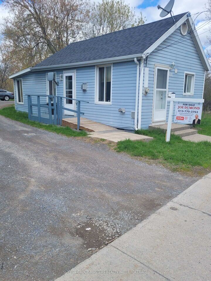 Property Photo: 688 Montreal Street ON K7K 3J4