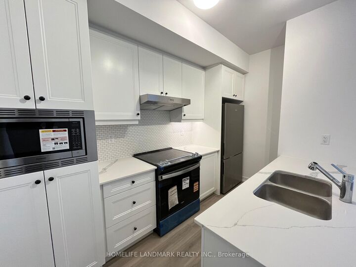 Property Photo: 3 Bancroft Lane 219 ON L4E 1M1