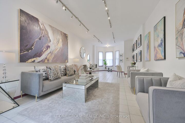 Property Photo: 15 Kensington Avenue ON M5T 2J8