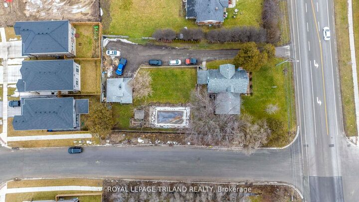 Property Photo: 3077 White Oak Road ON N6E 1L7