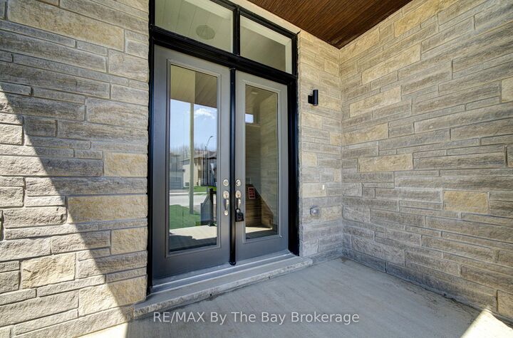 Property Photo: 63 Rosanne Circle ON L9Z 0M8