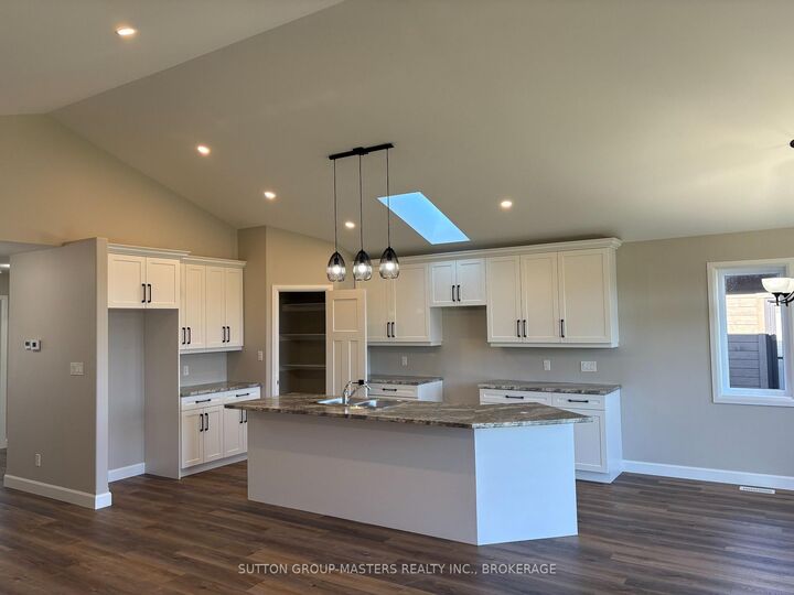 812 Windermere Drive — photo 1