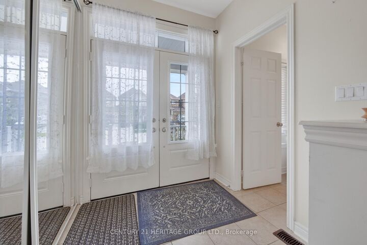 Property Photo:  16 Prady Lane  ON L4H 2G6 