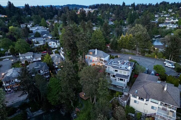 Property Photo:  317 Bessborough Close  BC V9B 3M3 
