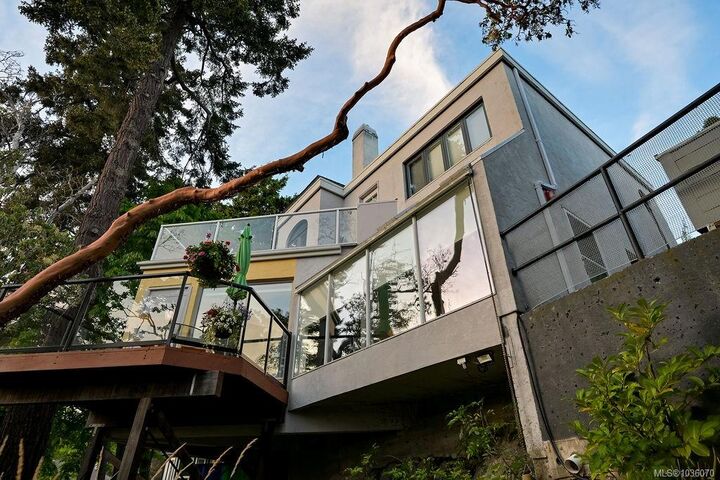 Property Photo: 317 Bessborough Close BC V9B 3M3