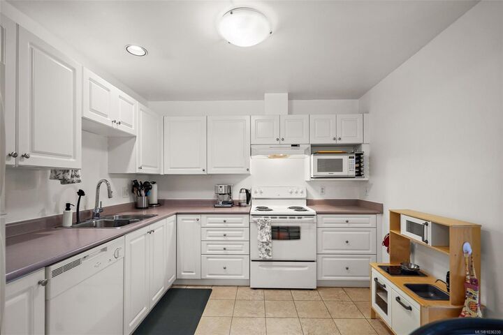 Property Photo:  3400 Quadra St 306  BC V8X 1G6 