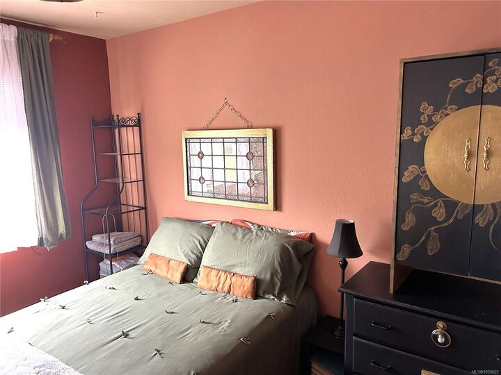 Property Photo:  904 Hillside Ave 304  BC V8T 1Z8 