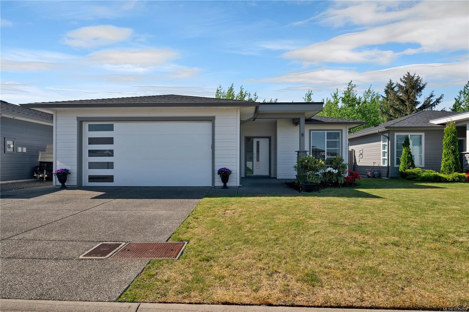 Property Photo:  2161 Evergreen Rd 8  BC V9W 0C8 
