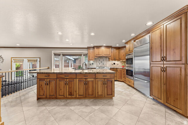 Property Photo:  2416 E 10305 S  UT 84092 
