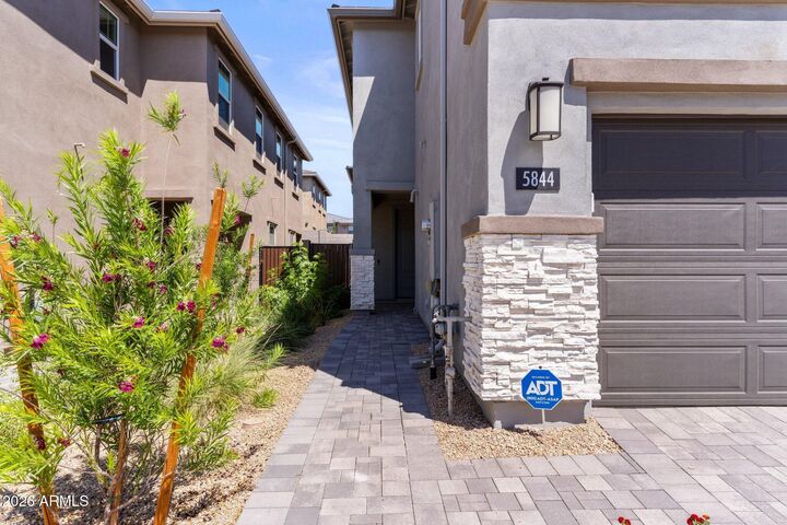 Property Photo:  5844 E Covey Lane  AZ 85054 