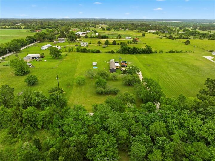 Property Photo:  122 Wire Rd Loop  TX 77320 