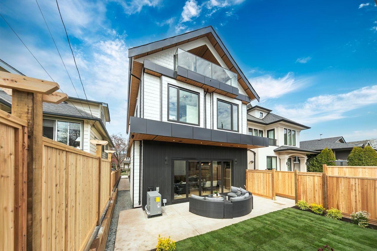 Property Photo:  3708 W 18th Avenue 2  BC V6S 1B2 