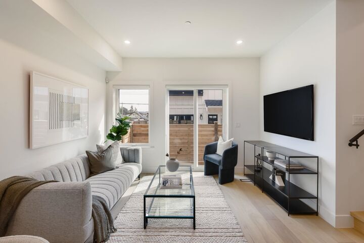 Property Photo:  550 Kaslo Street 1  BC V5K 3Z2 