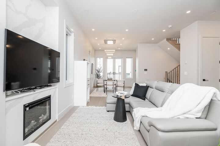 Property Photo:  48 E 57th Avenue  BC V5X 1S4 