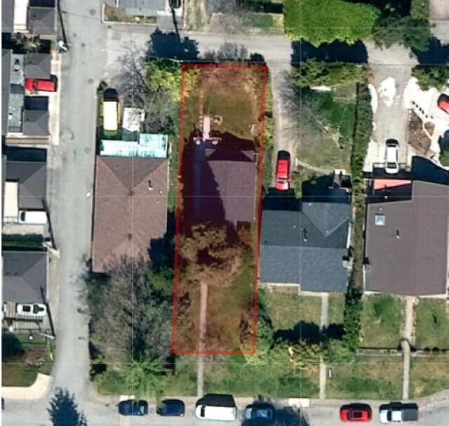Property Photo:  652 W 14th Street  BC V7M 1R2 