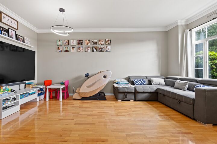 Property Photo:  33751 7 Avenue 106  BC V2V 7C2 