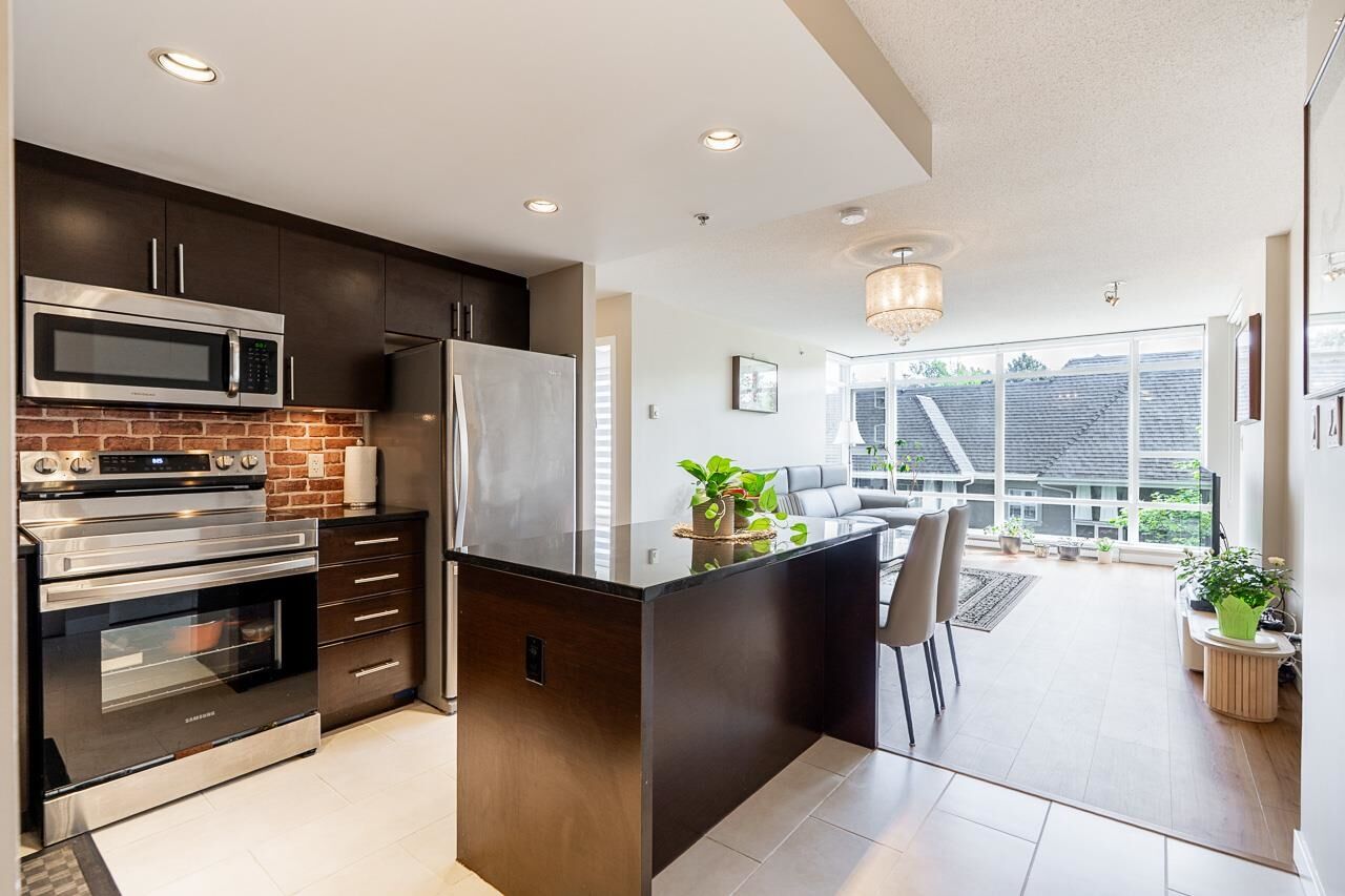 Property Photo:  575 Delestre Avenue 304  BC V3K 0A6 