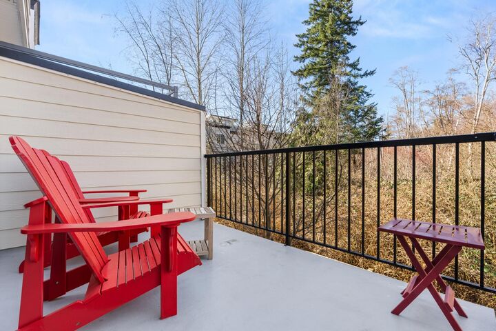 Property Photo:  15588 32 Avenue 2  BC V3Z 0G3 