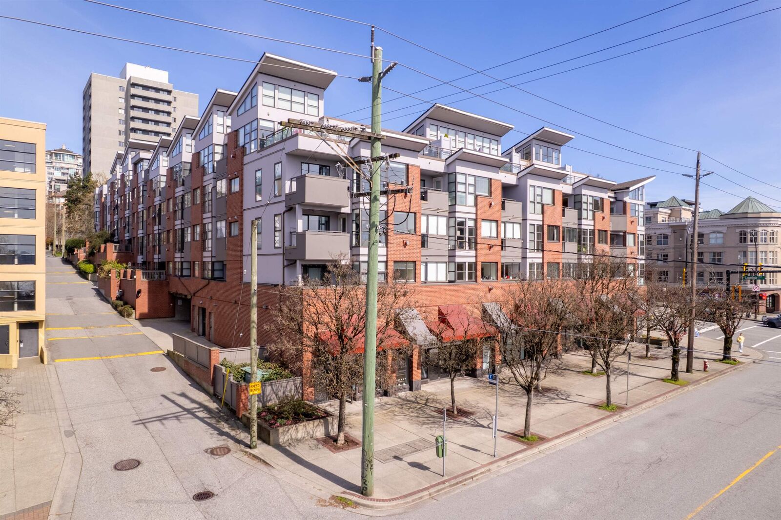 Property Photo:  305 Lonsdale Avenue 203  BC V7M 2G3 
