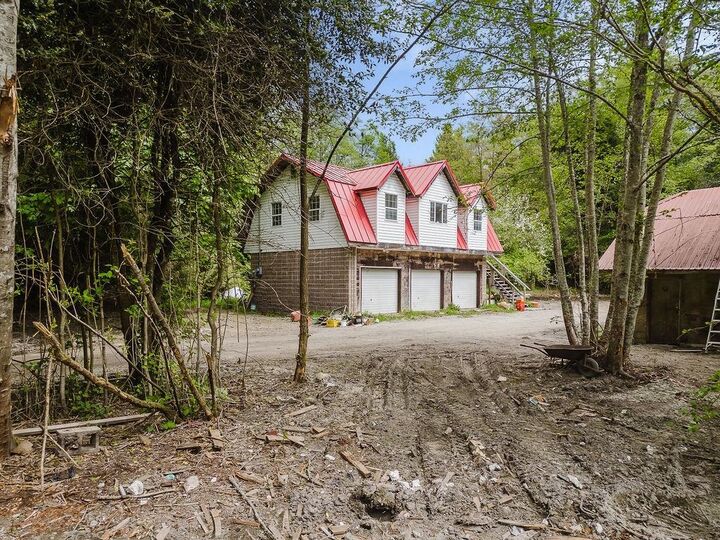 1575 Burton Road — photo 1