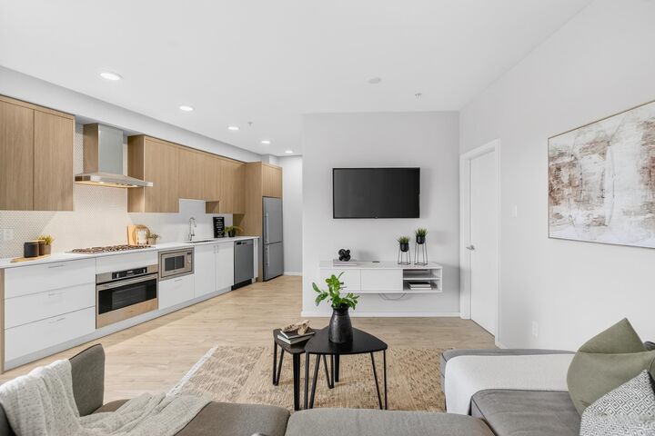 Property Photo:  6283 Kingsway Avenue 215  BC V5J 0H3 