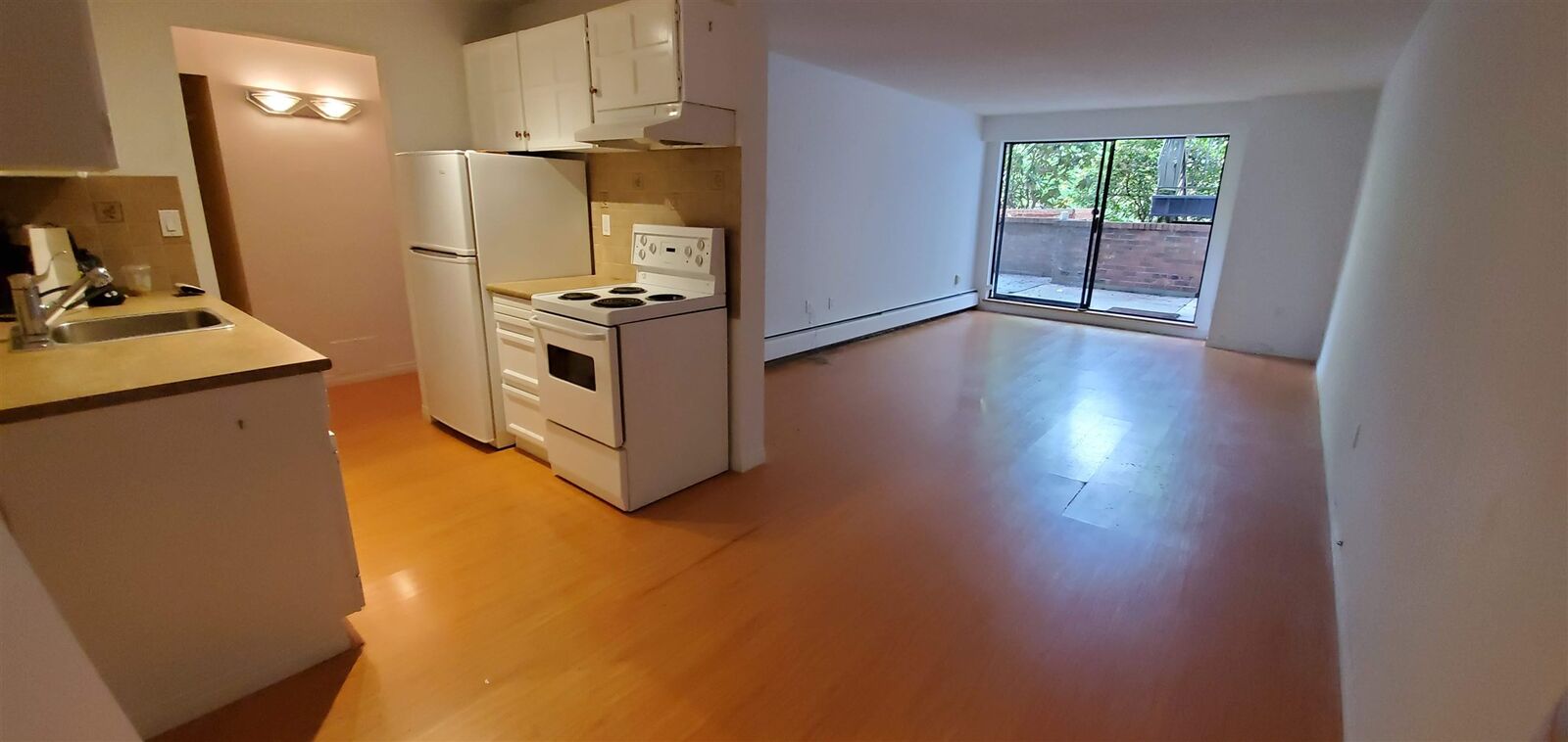 Property Photo:  588 E 5th Avenue 1fl  BC V5T 4H6 
