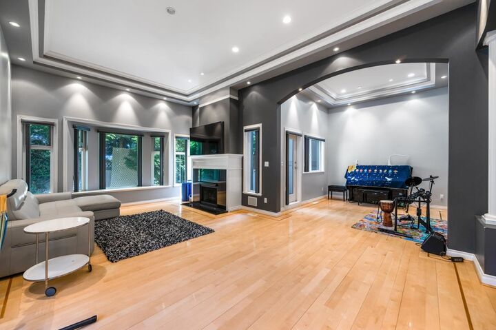 Property Photo: 6030 Elgin Avenue BC V5H 3S4