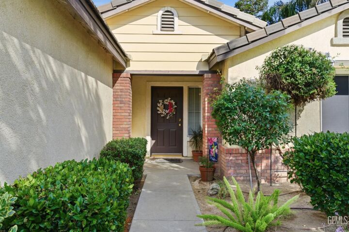 Property Photo:  506 Baltimore Drive  CA 93312 