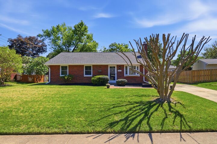 Property Photo: 6121 Yellowstone Drive VA 22312