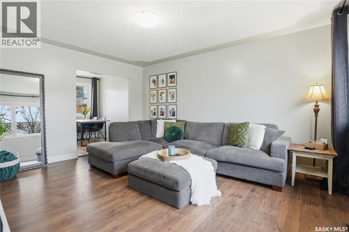 Property Photo:  437 W Avenue N  SK S7L 3G9 