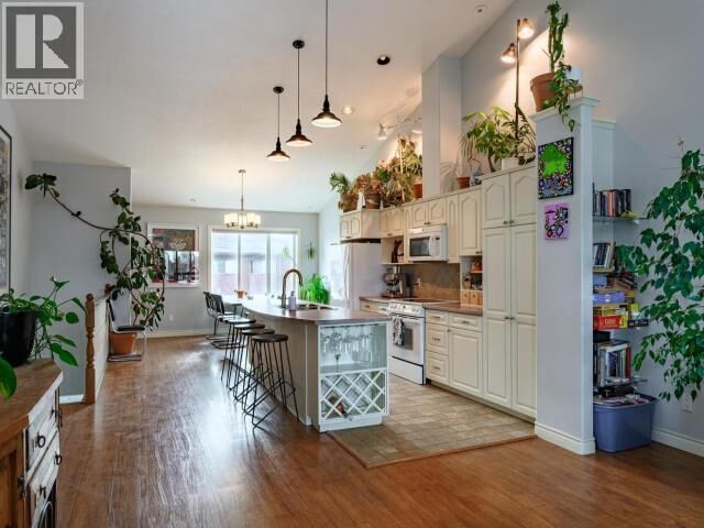 Property Photo:  5-4924 43 Street  NT X1A 1J7 