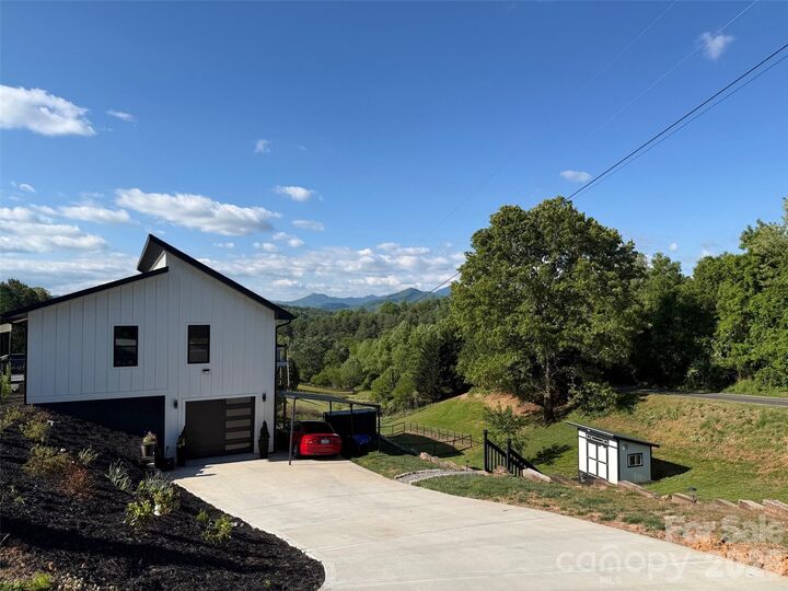 Property Photo:  1 Little Oak Road  NC 28748 