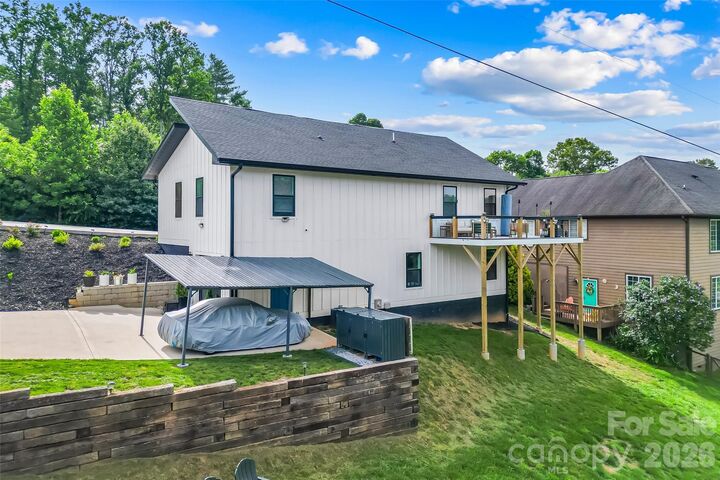 Property Photo:  1 Little Oak Road  NC 28748 