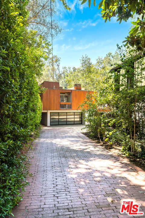 Property Photo:  681 Brooktree Rd  CA 90402 