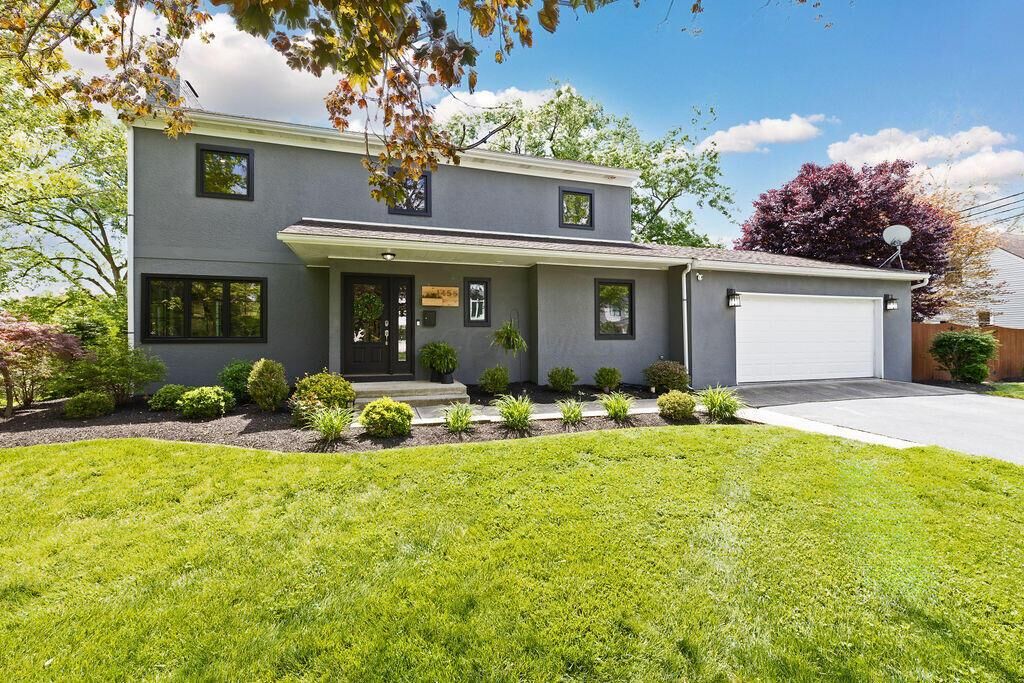 Property Photo: 1455 Berkshire Road OH 43221