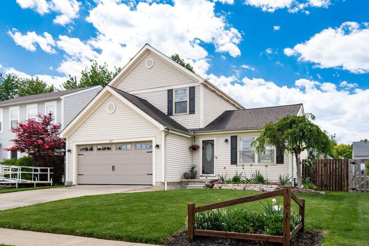 Property Photo:  827 Bledsoe Drive  OH 43119 