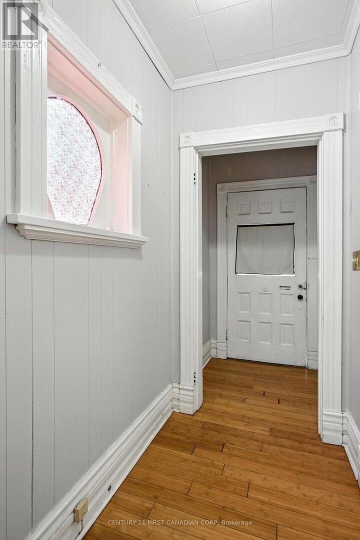 Property Photo:  111 Wharncliffe Road  ON N6H 2A8 