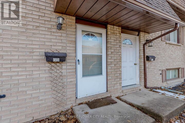 Property Photo:  195 Denistoun Street 188  ON L3C 6P1 