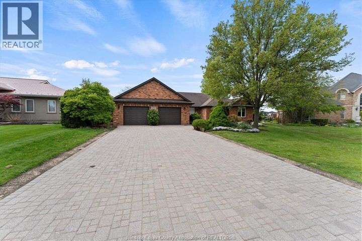 Property Photo:  173 Clubview  ON N9V 3Z1 