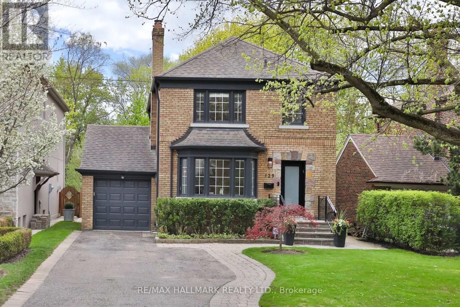 Property Photo:  129 Elm Ridge Drive  ON M6B 1A6 