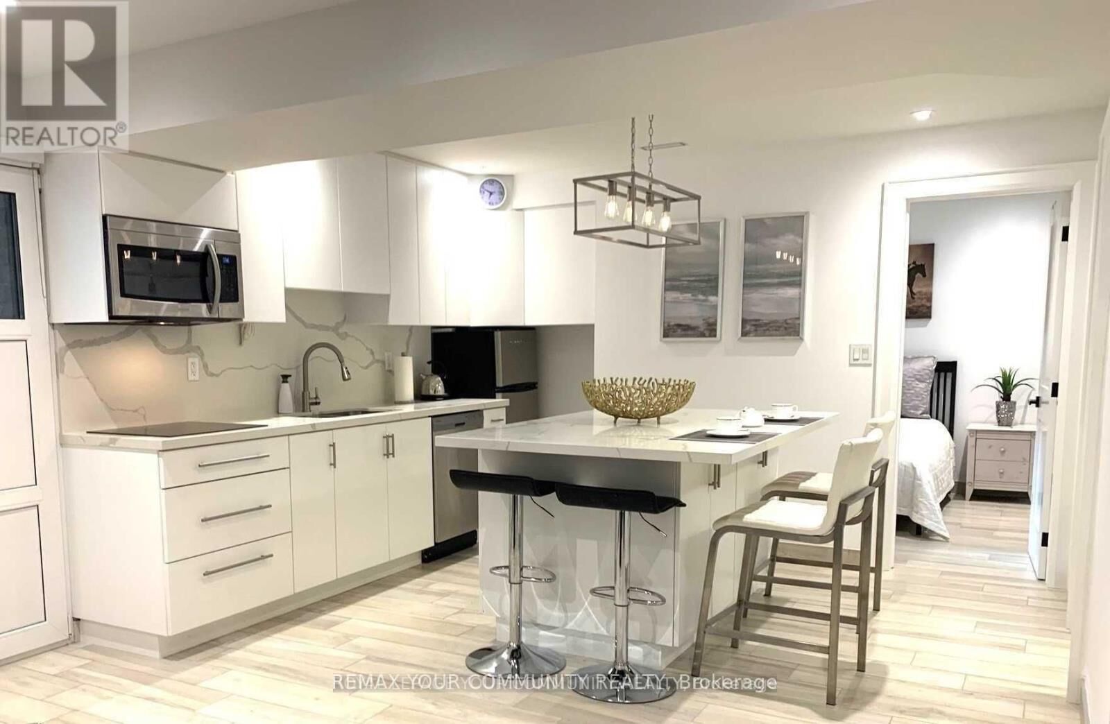 Property Photo:  7 Van Dusen Boulevard  ON M8Z 3E4 
