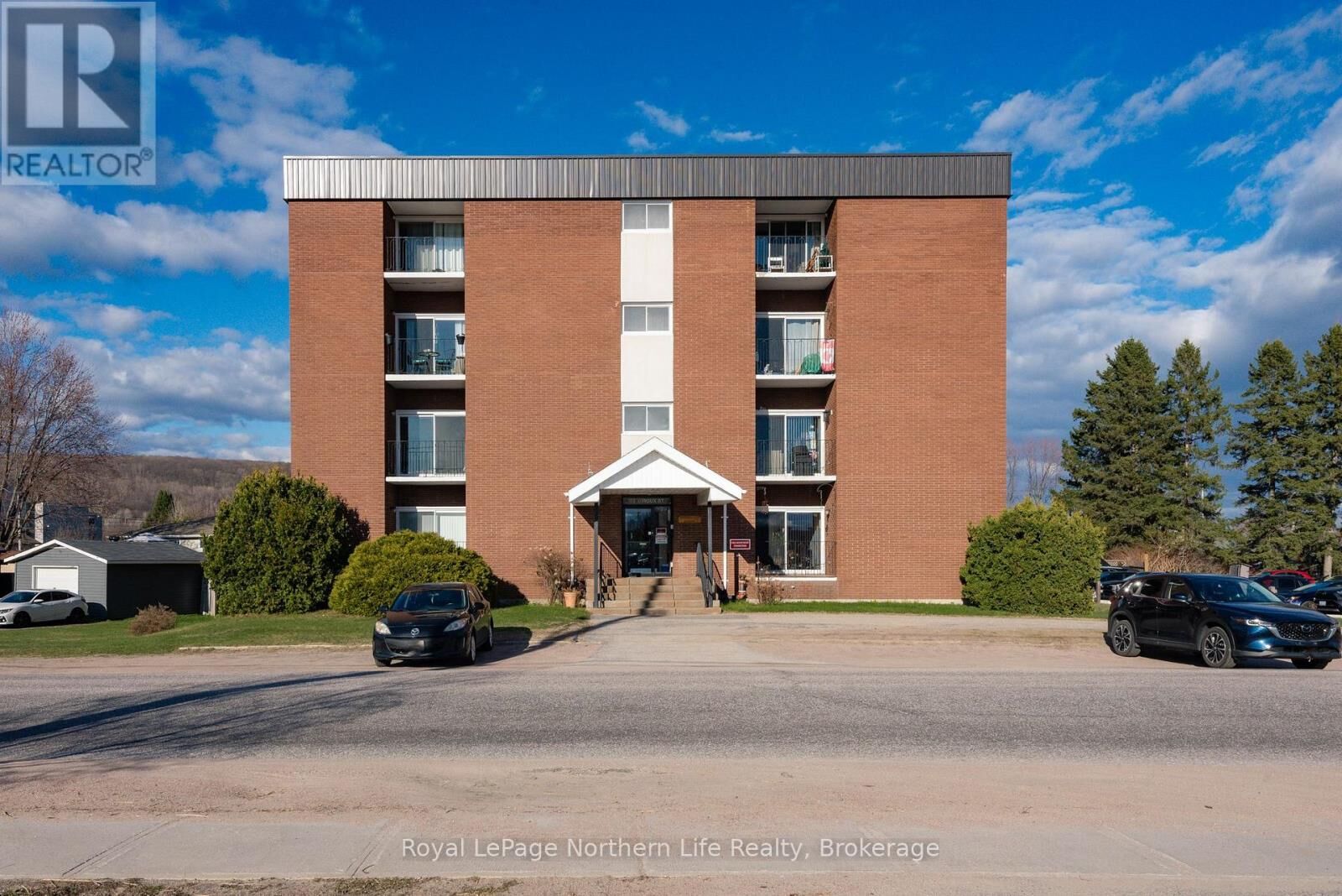 Property Photo:  122 Giroux Street 203  ON P1B 7Y7 