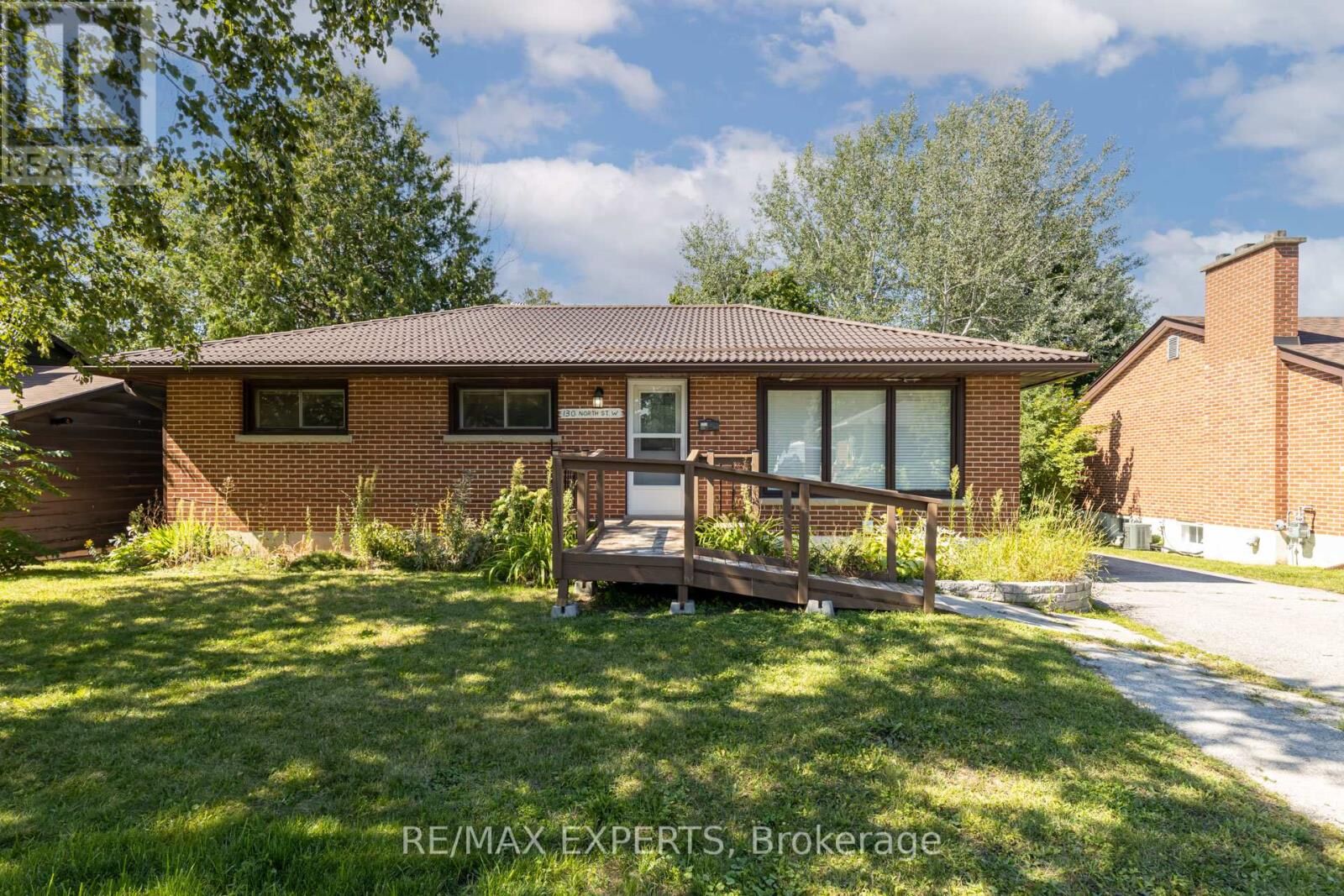 Property Photo:  130 North Street West  ON L3V 3S8 