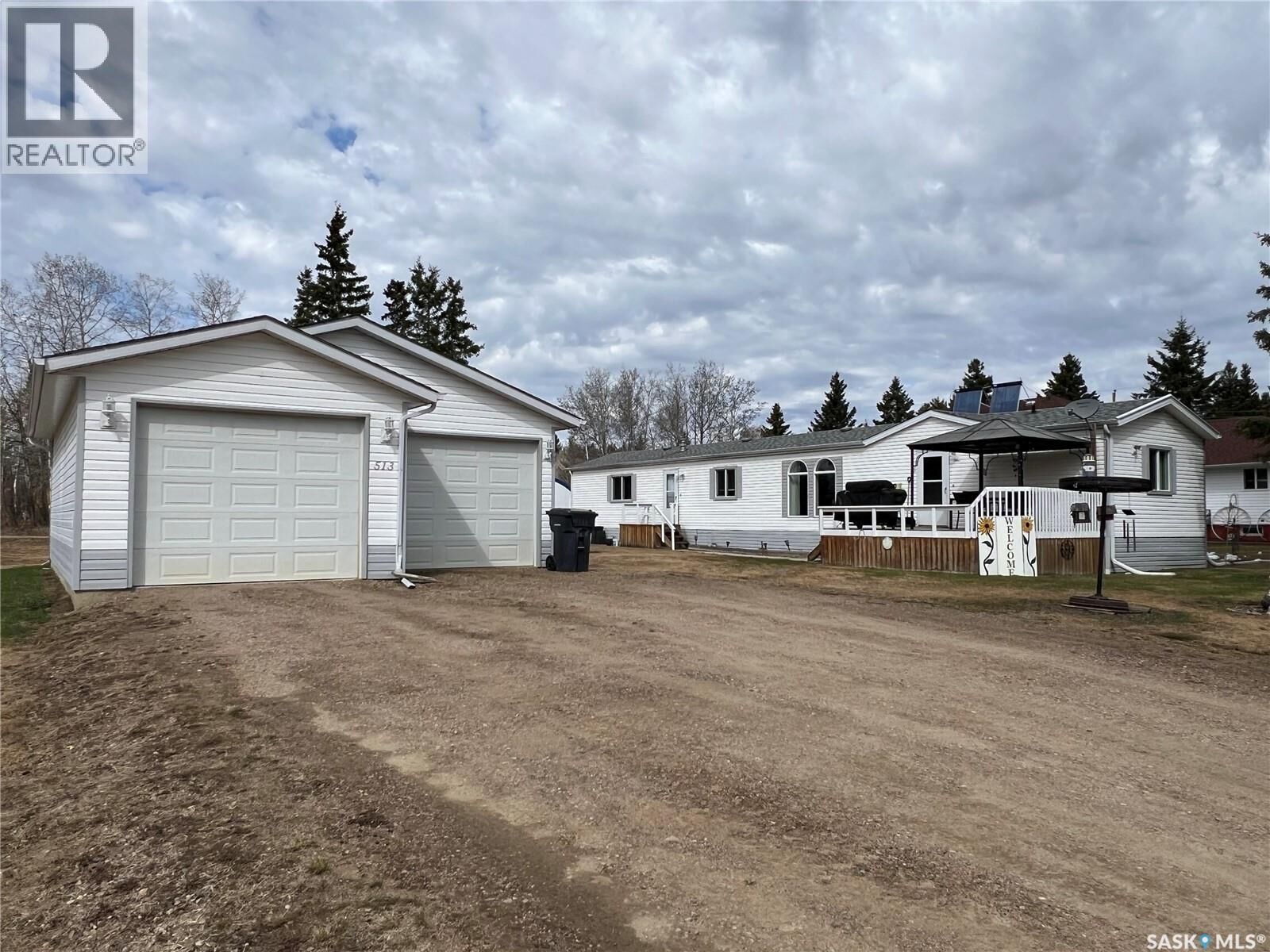 Property Photo:  513 3rd Street NW  SK S0M 1A0 